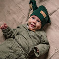 Olive-colored muslin clothes and green elf hat